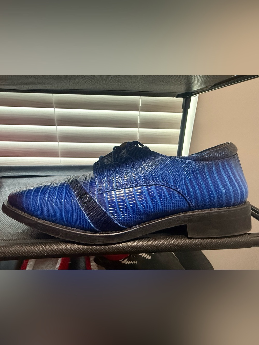 Men's Blue Textured Lace-Up Derby Shoe